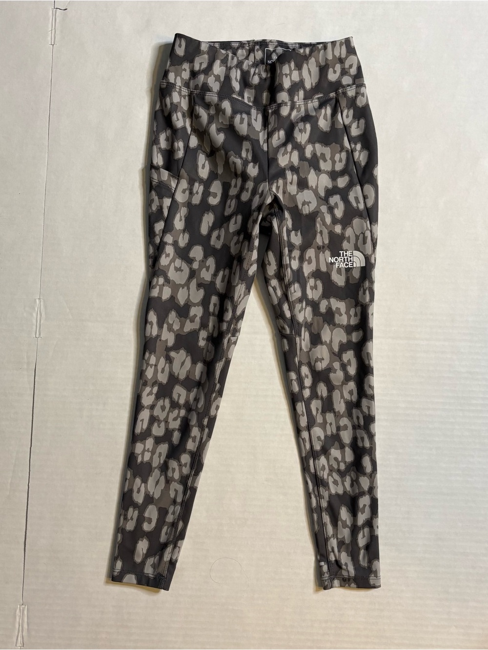 The North Face Girls' Black and Gray Leopard Print Leggings flash dry girls 7/8